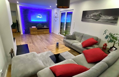 Dachau District House | Detached house with home theater