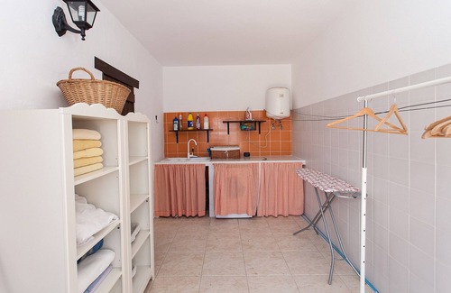 Villaverde House | Detached house with private pool and garden of 1000m2