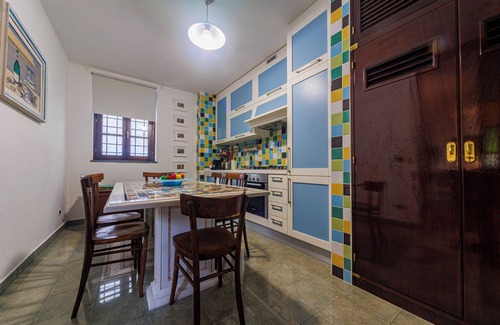 Livorno House | Detached house with small garden - 2 bathrooms - AC - bike and motorcycle parking