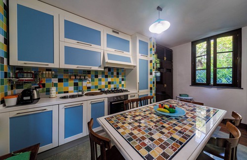 Livorno House | Detached house with small garden - 2 bathrooms - AC - bike and motorcycle parking