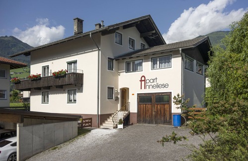 Kapfing House | Detached, pet-friendly, vacation home Anneliese in Fügen