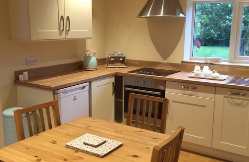 Ulrome Cottage | Detached Rural Cottage in gorgeous grounds sleeps 2A2C walking distance to beach