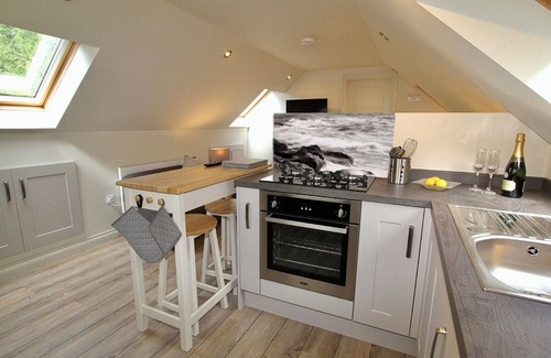 Mullion Apartment | Detached Self-Contained Annexe on edge of Mullion Village