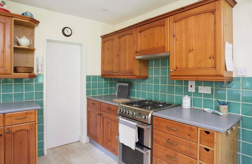 Newport Cottage | Detached Thatched Cottage In The Village Of Carisbrooken4 bedrooms + 3 bathrooms