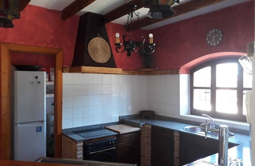 Argamasilla de Alba Ski Chalet | Detached villa with private pool and garden with outdoor games