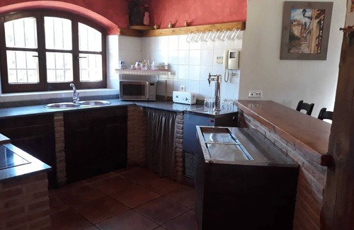 Argamasilla de Alba Ski Chalet | Detached villa with private pool and garden with outdoor games