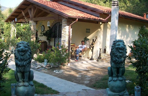 Tresana House | Detached villa with pool on 5ooo m2 park ideal for children and dogs