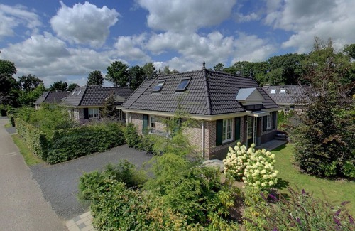Municipality of Barneveld Villa | Detached Villa with Outdoor Fireplace near Veluwe