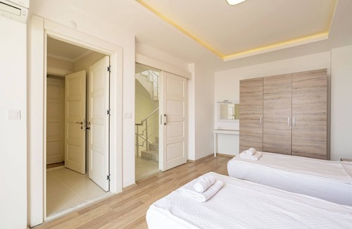 Kadnlar Denizi Mahallesi Villa | Detached Villa with Private Swimming Pool, and a Magnificent Panoramic Sea View