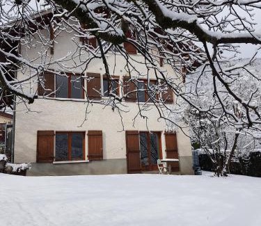 Allevard Apartment | DETENTE NATURE rando, ski , thermes