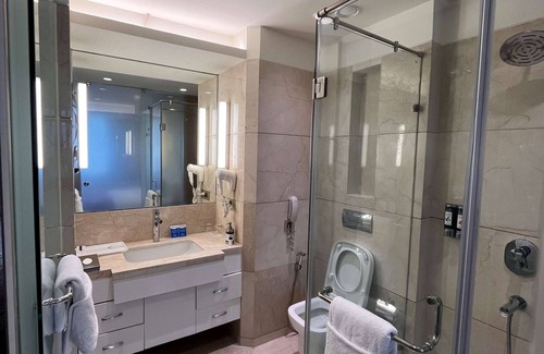 South West Hotel | Deventure Sarovar Portico Kapashera