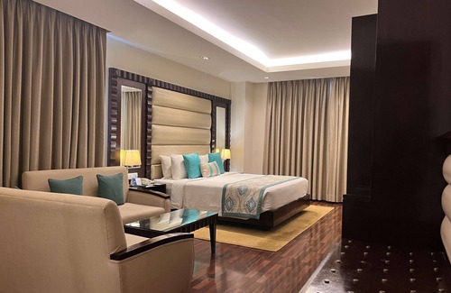 South West Hotel | Deventure Sarovar Portico Kapashera