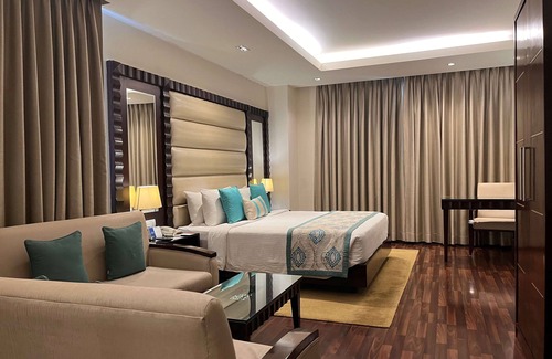 South West Hotel | Deventure Sarovar Portico Kapashera