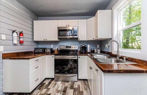 Baraboo House | Devil's Lake Schoolhouse-walk to beach and restaurants!