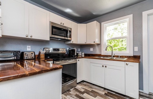 Baraboo House | Devil's Lake Schoolhouse-walk to beach and restaurants!