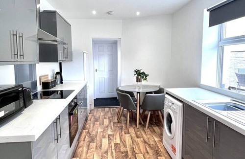 Sunderland House | Devonshire- 2 Bdrm House Contractor Accommodation