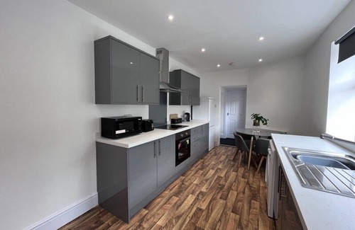 Sunderland House | Devonshire- 2 Bdrm House Contractor Accommodation