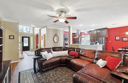 Flower Mound House | DFW Getaway - 4 Bedrooms Pool Oasis Media Room