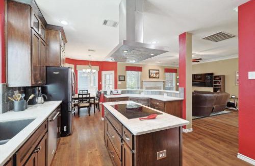 Flower Mound House | DFW Getaway - 4 Bedrooms Pool Oasis Media Room