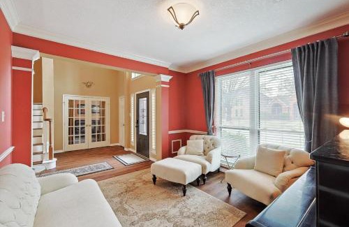 Flower Mound House | DFW Getaway - 4 Bedrooms Pool Oasis Media Room