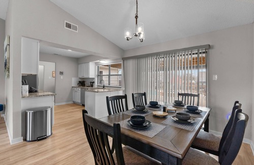 Flower Mound House | DFW Retreat Pool, Spa & Minutes to Dallas & Fort Worth