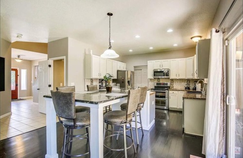 Commerce City House | DIA/Airport retreat I 20 mins to Downtown Denver