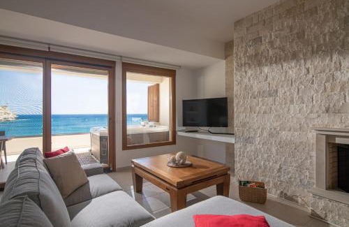 Lygaria House | Diamanti Residence Beachfront Red suite-Ligaria