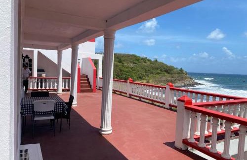 Moonhole Hotel | Diamond Inn