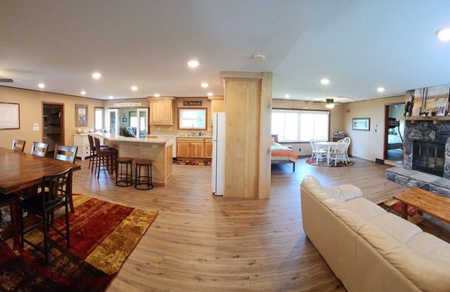 Atwater House | Diamond Lake Cabin - perfect for families