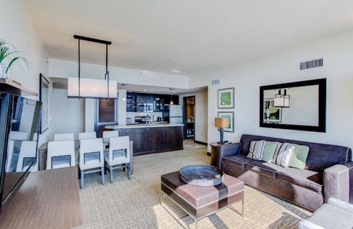Northeast Virginia Beach Villa | Diamond Resorts Oceanaire Resort - 1 Bedroom Accessible No Roll in Shower Ocean Front