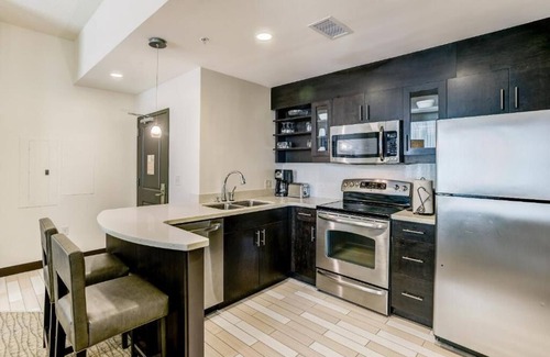 Northeast Virginia Beach Villa | Diamond Resorts Oceanaire Resort - 1 Bedroom Accessible No Roll in Shower Ocean Front