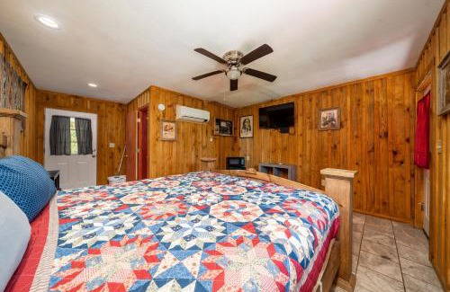 Murfreesboro House | Diamond River Run Cabin Sleeps
