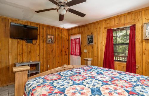 Murfreesboro House | Diamond River Run Cabin Sleeps
