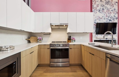 Eighth Avenue Condo | Diamonds Are Forever Bridal Condo- Walk to Broadway, Heated Pool, Gym, Parking
