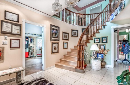 Knight Bed & Breakfast | Diana's Luxury Bed and Breakfast