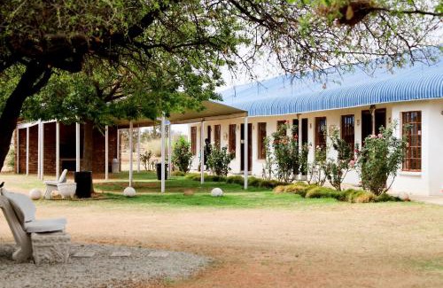 Maquassi Hills House | Die Geel Huis Guesthouse