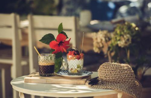 Matala Bed & Breakfast | Die Zwei Brüder Art & Suites