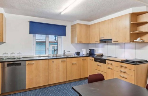 Bergdietikon Apartment | Dietikon Apartment with Fully Equipped Kitchen