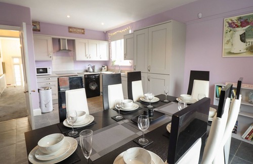 Llandudno Junction Cottage | DILKUSHA, family friendly, with a garden in Llandudno Junction