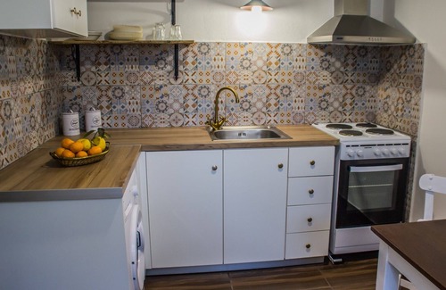 Agia Pelagia House | Dimitra's Vintage Yard, 100 meters from the Agia Pelagia sandy beach!