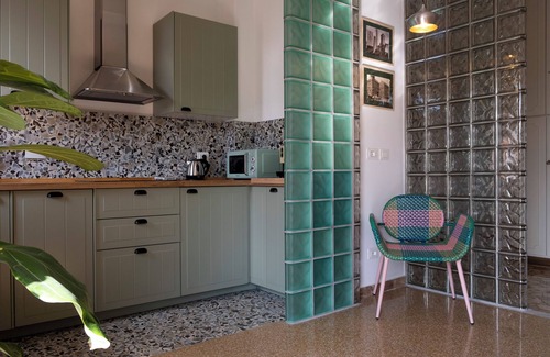 Saragozza-Porto Apartment | DiMondi House - Your home enclosed by the hills and the porch of St. Luke's