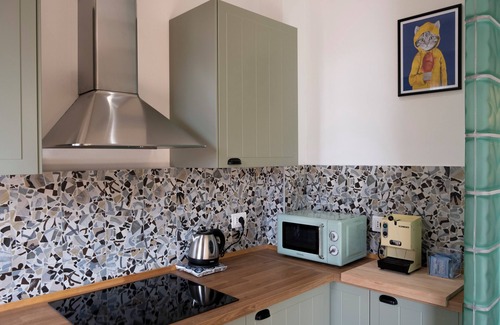 Saragozza-Porto Apartment | DiMondi House - Your home enclosed by the hills and the porch of St. Luke's