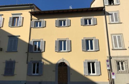 Prato House | Dimora 16 Rooms & Garden