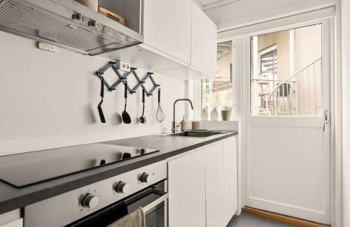 Sandviken Apartment | Dinbnb Apartments I Views & Street Parking in Sandviken