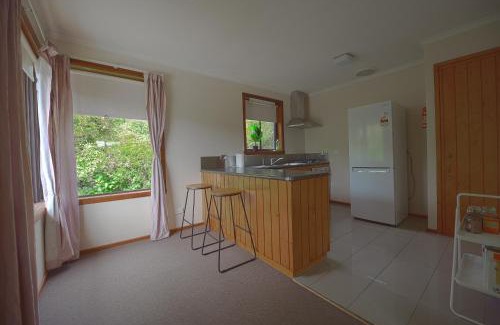 Sandy Bay Villa | DingDing upst-airs yellow House Free parking