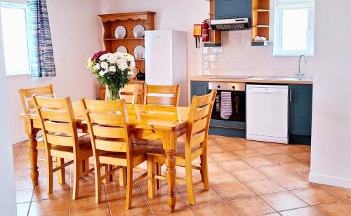 Dingle House | Dingle Harbour Cottages 3 Bed Sleeps 7 by Trident Holiday Homes