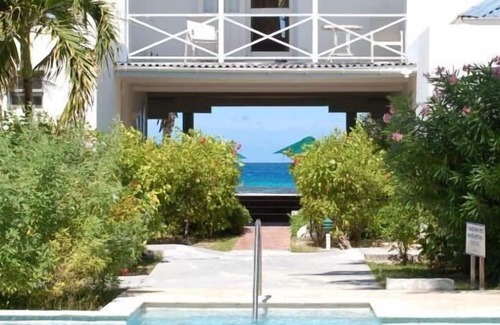 Shoal Bay House | Direct Beach Access! 2 Bedroom Poolside w/Porch! Near Maundays Bay!