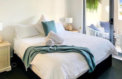 Mountain Creek Apartment | Direct Collective - Breeze on Brightwater