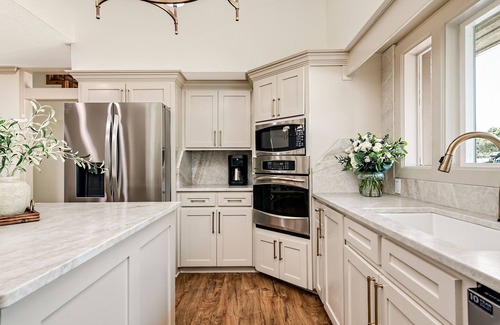 Laguna Park House | DIRECT LAKE ACCESS in a boutique-style lakehouse on Lake Whitney!