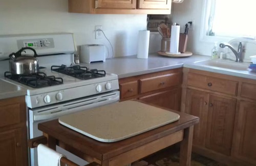 New England Cottage | Direct LI sound waterfront cottage, one level living in Hawks Nest Beach